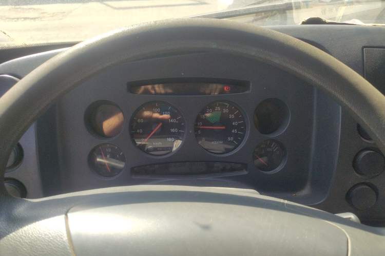 Used Iveco Turin 2009 2.5T-A32 Base Version Instrument Cluster