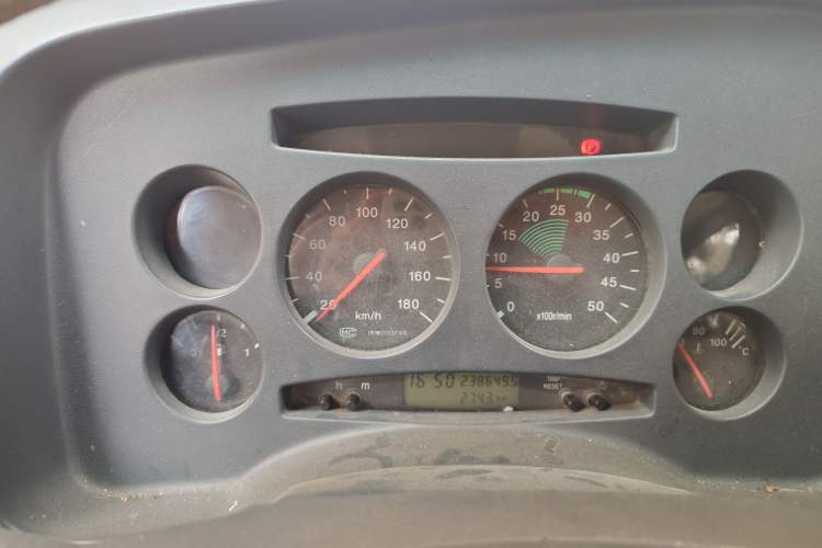 Used Iveco Turin 2009 2.5T-A32 Base Version Instrument Cluster