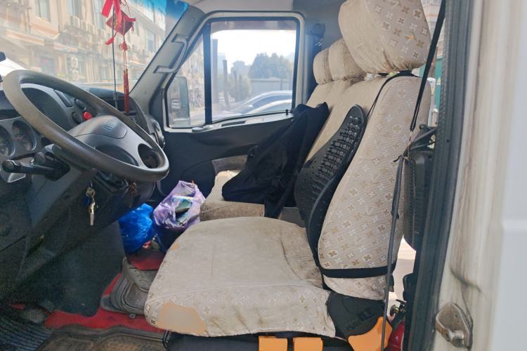 Used Iveco Turin 2009 2.5T-A32 Base Version Left Front Seat