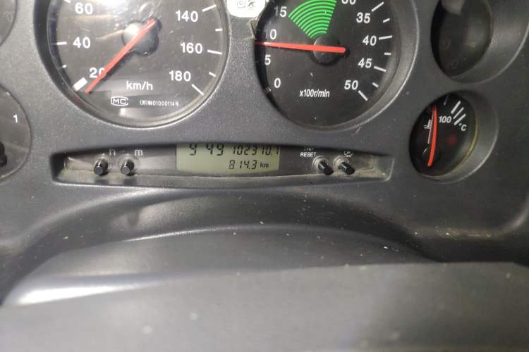 Used Iveco Turin 2009 2.5T-A32 Base Version Odometer Close Up