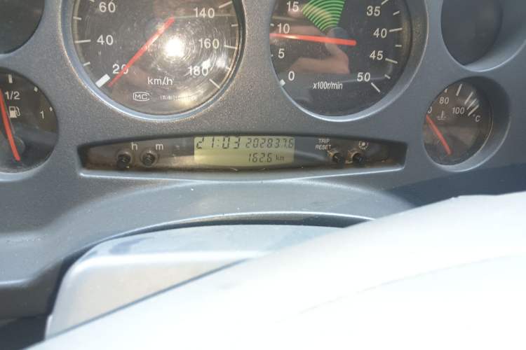 Used Iveco Turin 2009 2.5T-A32 Base Version Odometer Close Up