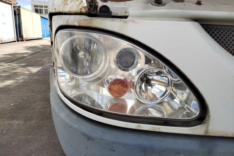 Used Iveco Turin 2009 2.8T-V42 Base Version Right Front Headlight