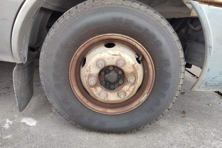 Used Iveco Turin 2009 2.8T-V42 Base Version Right Front Wheel Hub