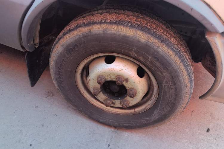 Used Iveco Turin 2009 2.5T-A32 Base Version Right Front Wheel Hub