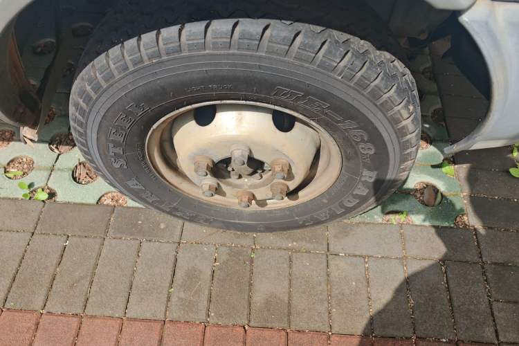 Used Iveco Turin 2009 2.5T-A32 Base Version Right Front Wheel Hub