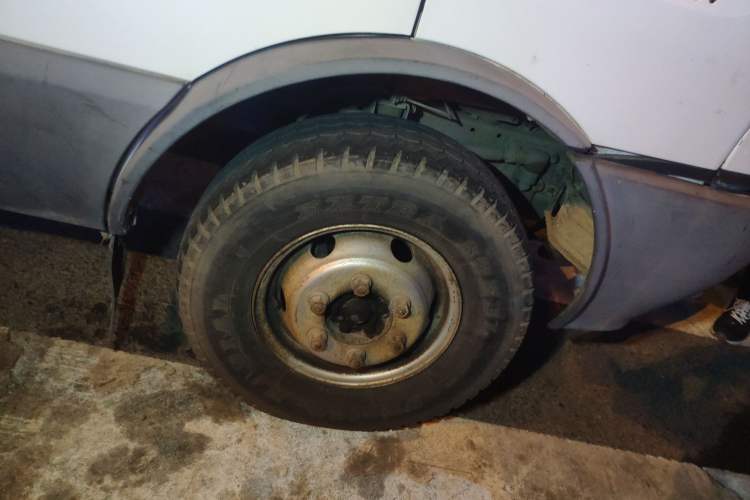 Used Iveco Turin 2009 2.5T-A32 Base Version Right Front Wheel Hub