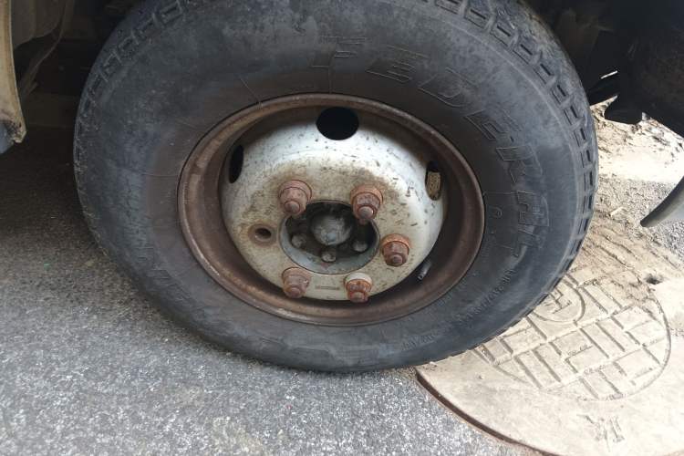 Used Iveco Turin 2009 2.5T-A32 Base Version Right Front Wheel Hub