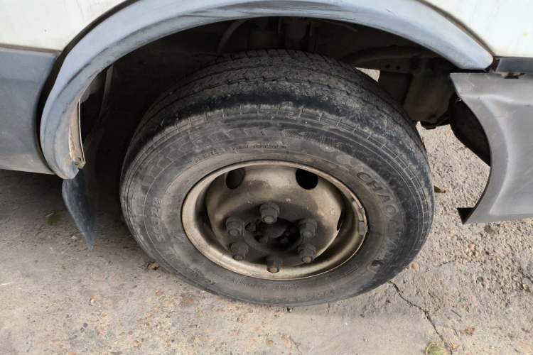 Used Iveco Turin 2009 2.8T-V36 Base Version Right Front Wheel Hub