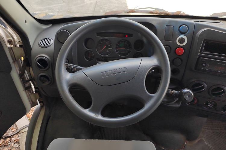 Used Iveco Turin 2009 2.8T-V42 Base Version Steering Wheel