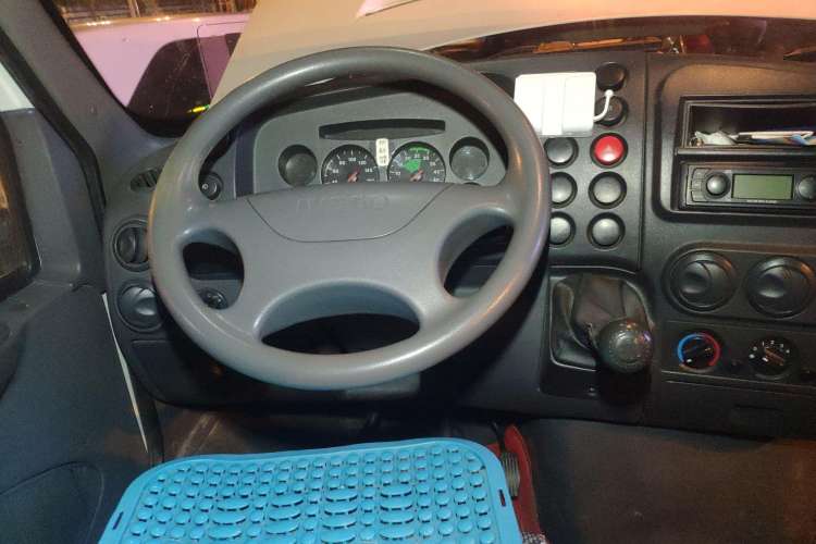 Used Iveco Turin 2009 2.5T-A32 Base Version Steering Wheel