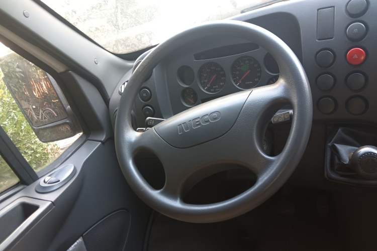 Used Iveco Turin 2009 2.5T-A32 Base Version Steering Wheel
