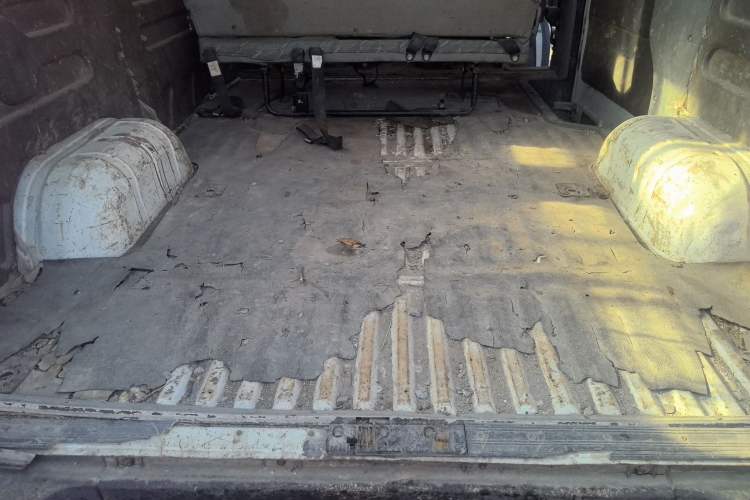 Used Iveco Turin 2009 2.5T-A32 Base Version Trunk