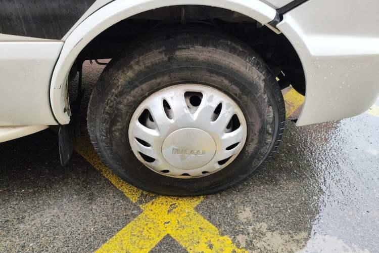 Used Iveco Turin  Right Front Wheel Hub