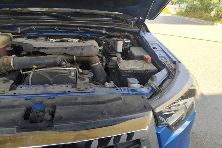Used JAC 2019 2.0T Gasoline 4x4 Prestige Version Standard Double Cabin HFC4GA3-4D Engine Bay Left