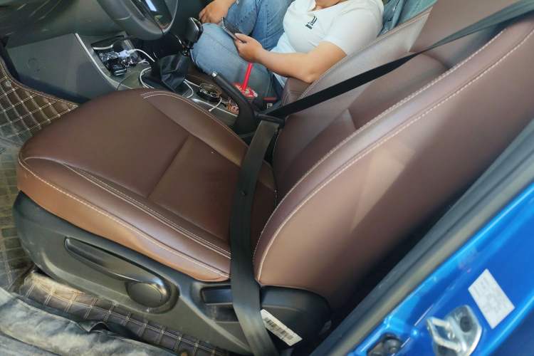 Used JAC 2019 2.0T Gasoline 4x4 Prestige Version Standard Double Cabin HFC4GA3-4D Left Front Seat