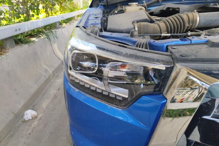 Used JAC 2019 2.0T Gasoline 4x4 Prestige Version Standard Double Cabin HFC4GA3-4D Right Front Headlight