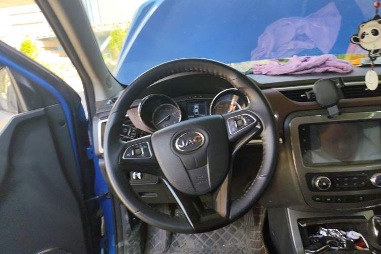 Used JAC 2019 2.0T Gasoline 4x4 Prestige Version Standard Double Cabin HFC4GA3-4D Steering Wheel