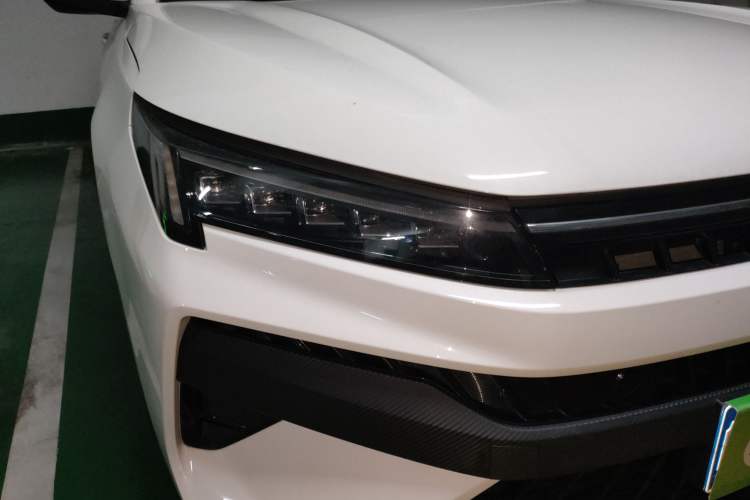 Used JAC A5 PLUS 2023 1.5T Automatic Luxury Model Right Front Headlight