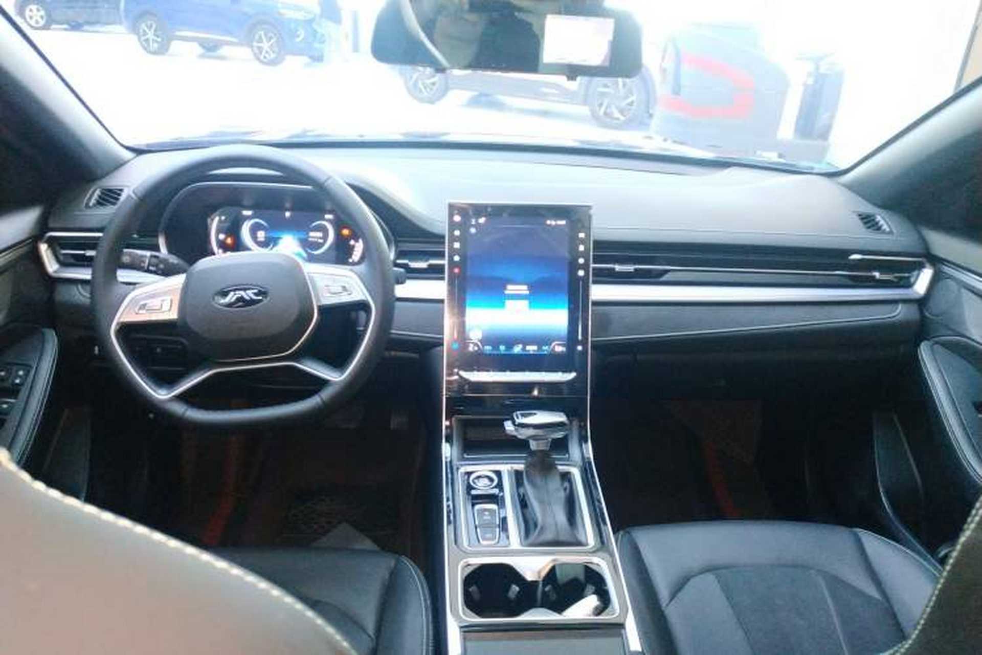 Used JAC A5 PLUS 2023 1.5T Automatic Prestige Model Center Console