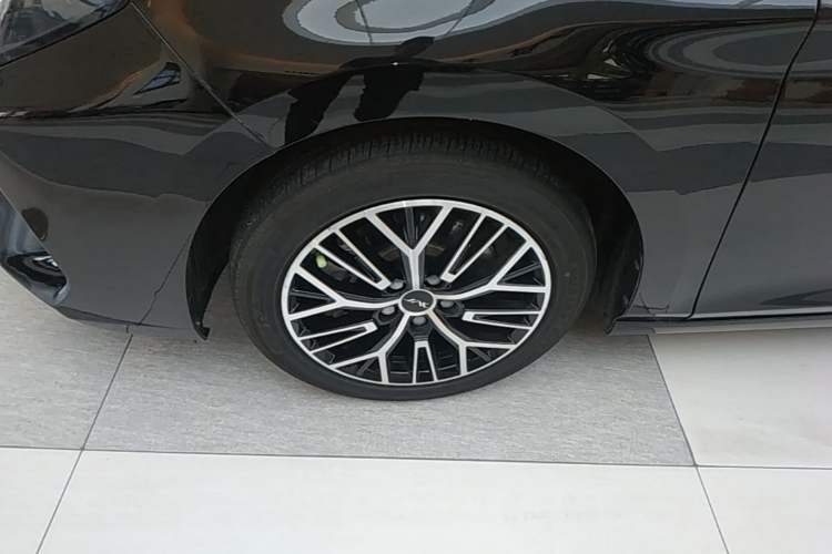 Used JAC A5 PLUS 2023 1.5T Automatic Prestige Model Left Front Wheel Hub