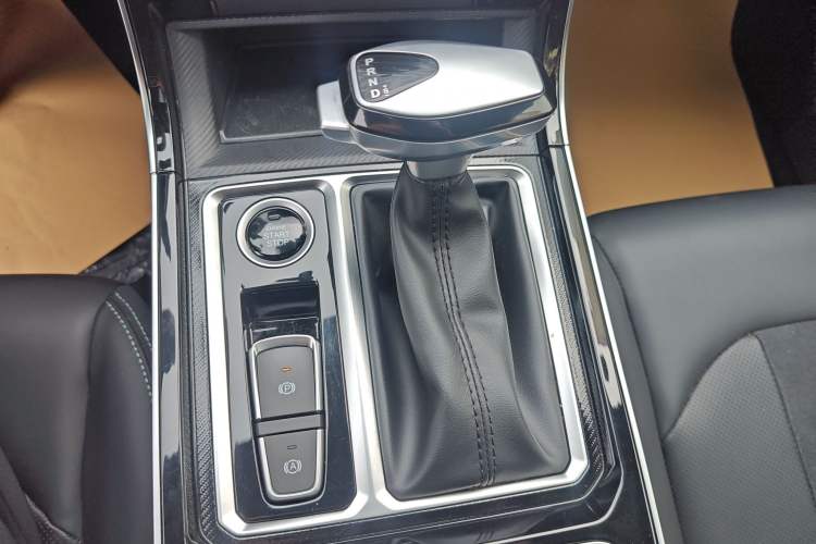 Used JAC A5 PLUS 2023 1.5T Automatic Prestige Model Gear Lever