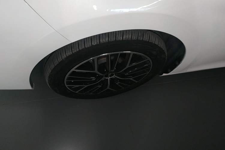 Used JAC A5 PLUS 2023 1.5T Automatic Luxury Model Left Front Wheel Hub