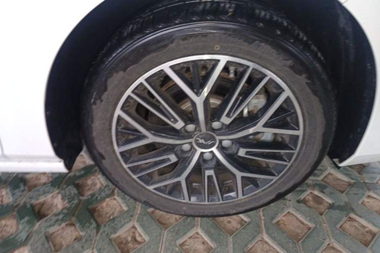 Used JAC A5 PLUS 2023 1.5T Automatic Luxury Model Right Front Wheel Hub