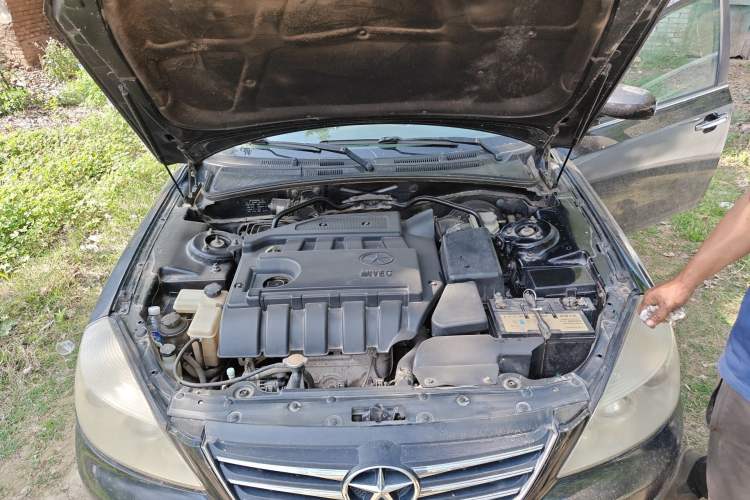 Used JAC Group Binyue 2012 2.0L Automatic Luxury Version Engine Bay