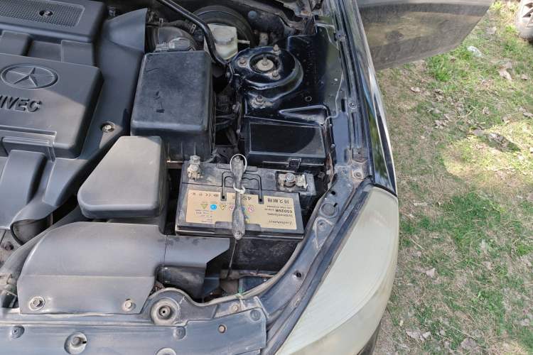 Used JAC Group Binyue 2012 2.0L Automatic Luxury Version Engine Bay Left