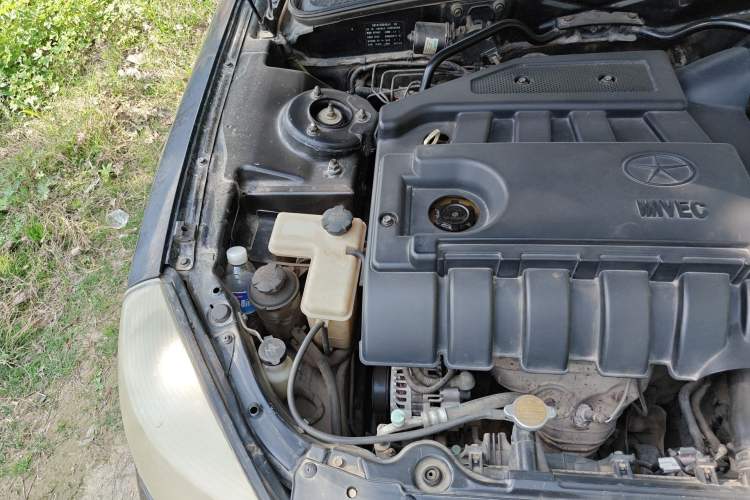 Used JAC Group Binyue 2012 2.0L Automatic Luxury Version Engine Bay Right