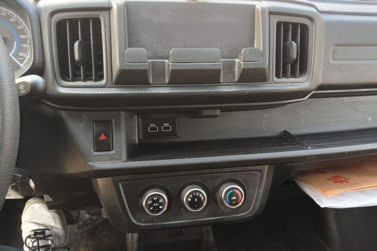 Used JAC Group Blue Cat 2023 M1 Guoxuan Hi-Tech 40.55 kWh Elite Edition Audio And AC Panel