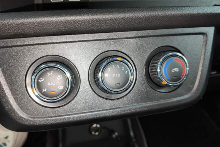 Used JAC Group Blue Cat 2023 M1 Guoxuan Hi-Tech 40.55 kWh Elite Edition Audio And AC Panel