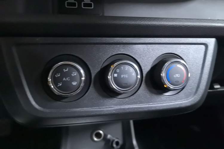Used JAC Group Blue Cat 2023 M1 Guoxuan Hi-Tech 40.55 kWh Elite Edition Audio And AC Panel