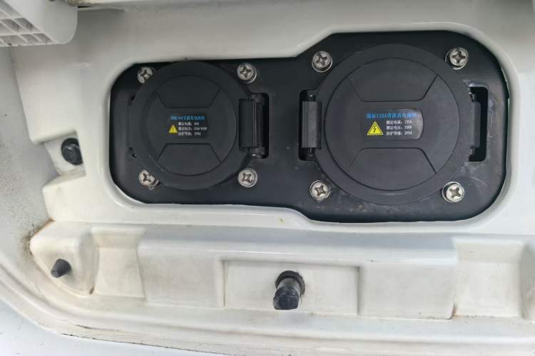 Used JAC Group Blue Cat 2023 M1 Guoxuan Hi-Tech 40.55 kWh Elite Edition Interior 2
