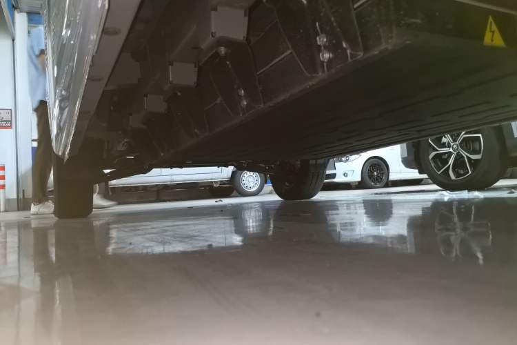 Used JAC Group Blue Cat 2023 M1 Guoxuan Hi-Tech 40.55 kWh Elite Edition Left Side Sill