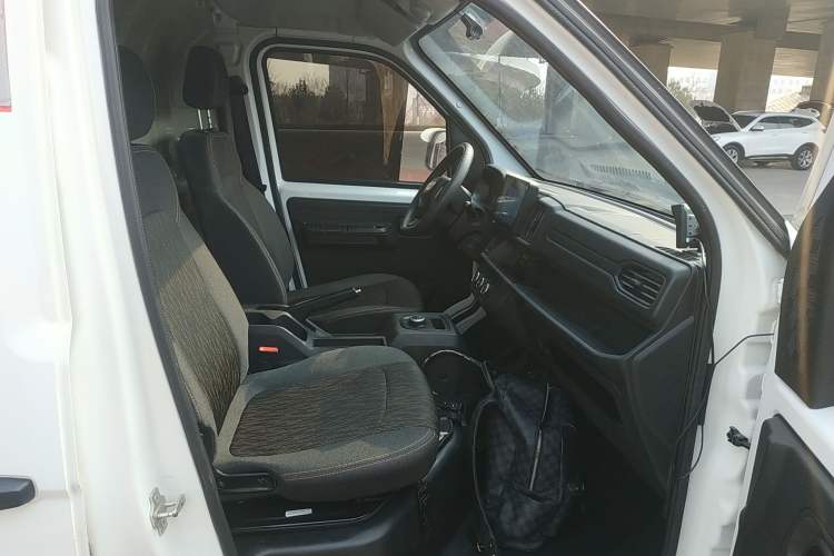 Used JAC Group Blue Cat 2023 M1 Guoxuan Hi-Tech 40.55 kWh Elite Edition Right Front Seat
