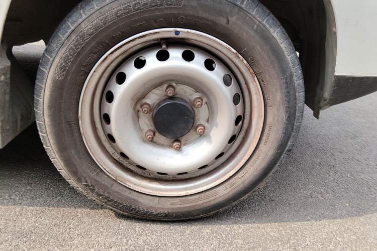 Used JAC Group Blue Cat 2023 M1 Zhongxinhang 38.64kWh Elite Edition Right Front Wheel Hub