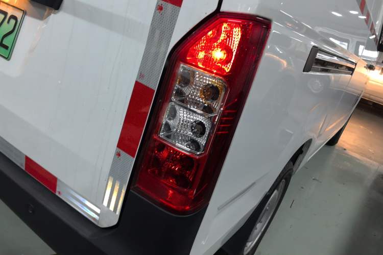 Used JAC Group Blue Cat 2023 M1 Guoxuan Hi-Tech 40.55 kWh Elite Edition Right Rear Taillight