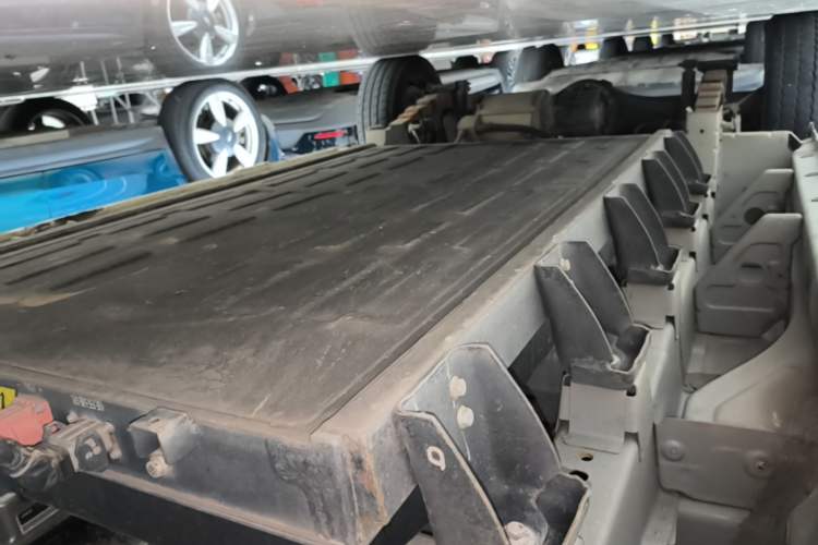 Used JAC Group Blue Cat 2023 M1 Guoxuan Hi-Tech 40.55 kWh Elite Edition Right Side Sill