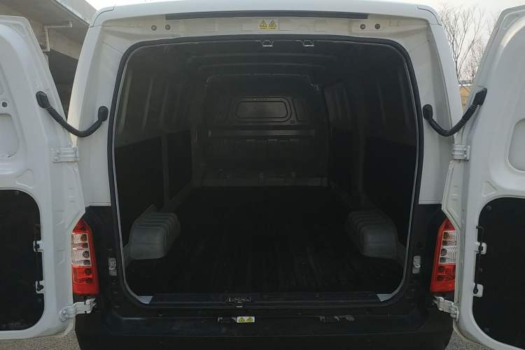 Used JAC Group Blue Cat 2023 M1 Guoxuan Hi-Tech 40.55 kWh Elite Edition Trunk