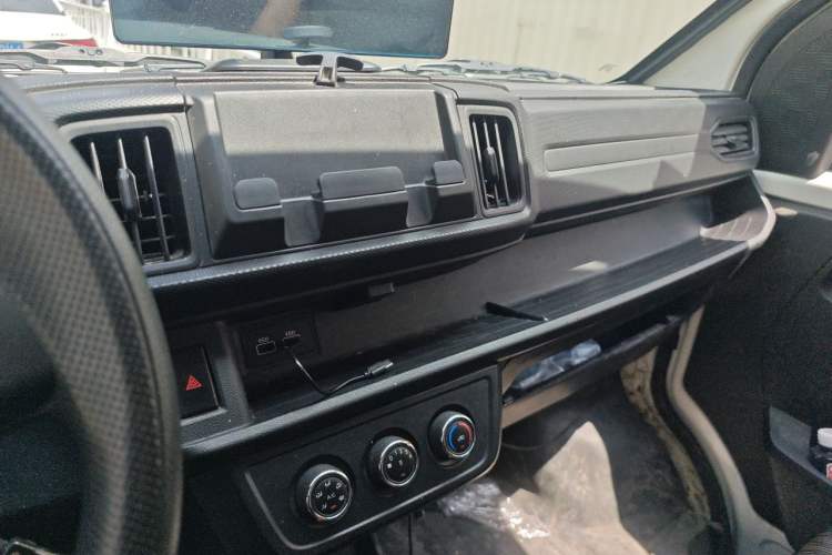 Used JAC Group Blue Cat 2024 M1 Guoxuan Hi-Tech 38.7 kWh Elite Edition Audio And AC Panel