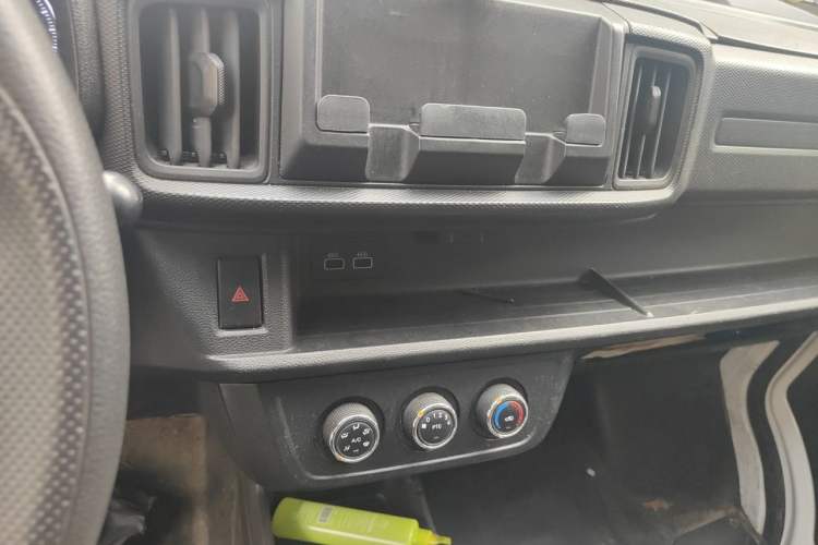Used JAC Group Blue Cat 2024 M1 Guoxuan Hi-Tech 38.7 kWh Flagship Edition Audio And AC Panel