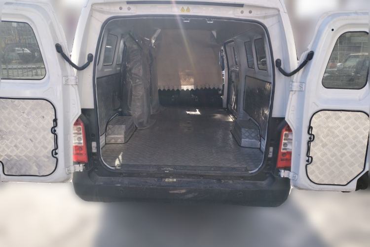 Used JAC Group Blue Cat 2025 Chongqing Innovision 50.38kWh Passenger Version 6 Seats Trunk