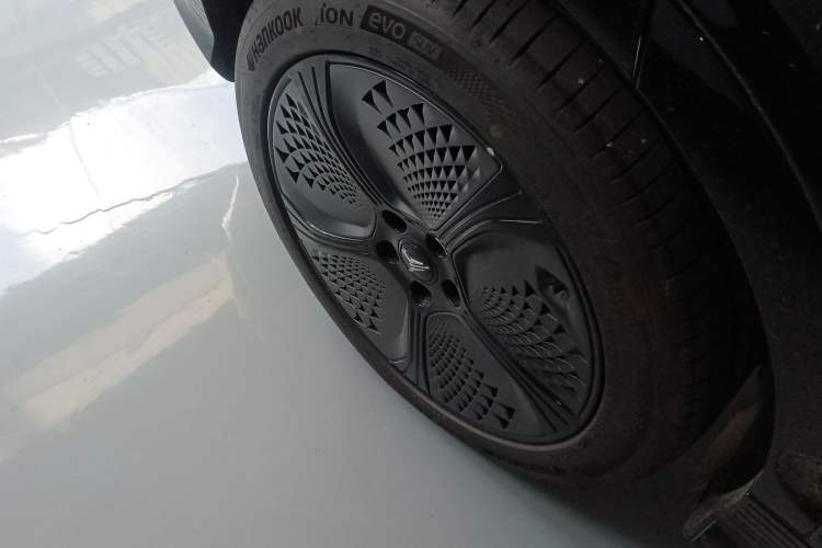 Used JAC Group COURAGE 2024 Long-Range Supercharge Edition Exterior 8