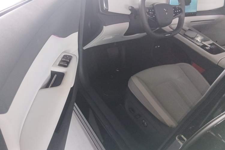 Used JAC Group COURAGE 2024 Long-Range Supercharge Edition Interior 3