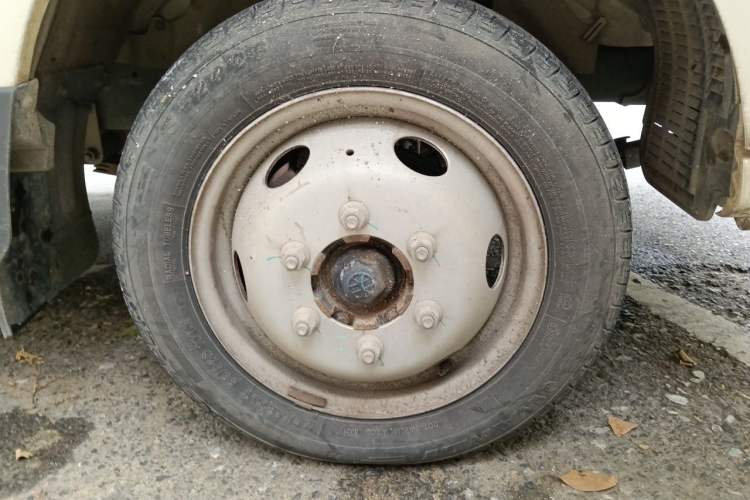 Used JAC Group EX6  Right Front Wheel Hub