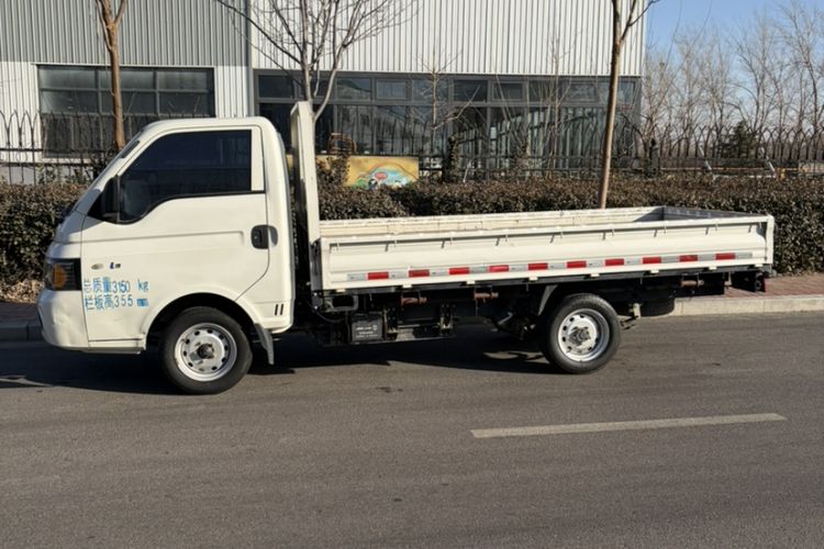 Used JAC Group EX6 2023 i3 New Energy No.1 Cargo Vehicle Exterior 2