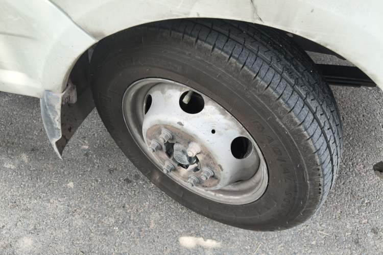 Used JAC Group EX6 2024 64 kWh Van Right Front Wheel Hub