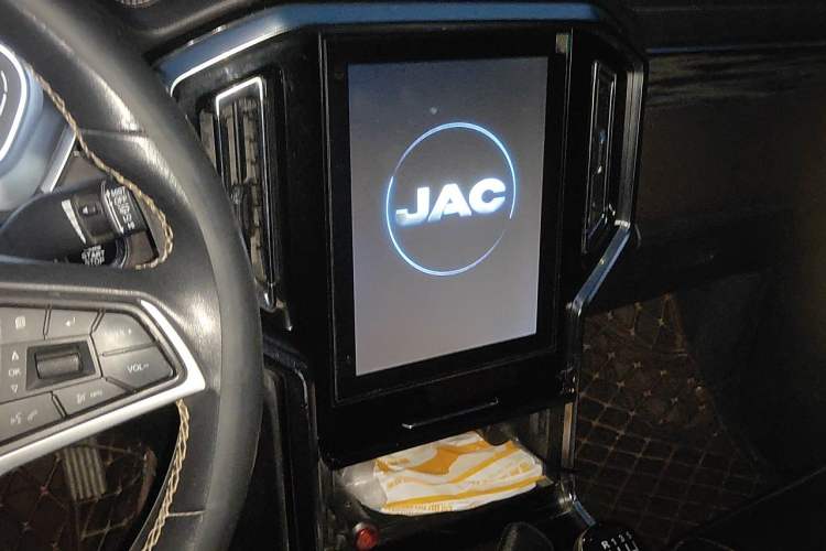 Used JAC Group Hantoo 2021 2.0T Commercial Version Manual Diesel Two-Wheel Drive Elite Large Double Cabin HFC4DB2-2E Audio And AC Panel
