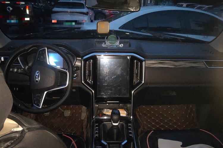 Used JAC Group Hantoo 2021 2.0T Commercial Version Manual Diesel Two-Wheel Drive Elite Large Double Cabin HFC4DB2-2E Center Console